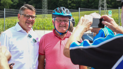 Um mit den Bürgerinnen und Bürgern im Main-Kinzig-Kreis ins Gespräch zu kommen, hat Ministerpräsident Boris Rhein zu einer Radtour ins Kinzigtal eingeladen. 