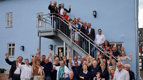 Der Chef der Hessischen Staatskanzlei, Staatsminister Axel Wintermeyer, hat das Barockhaus Laufenselden besucht, das für den Hessischen Demografie-Preis 2023 nominiert ist.