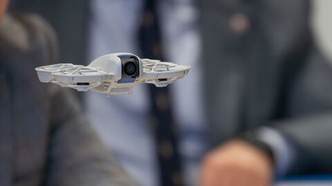 Eine Minidrohne im Flug