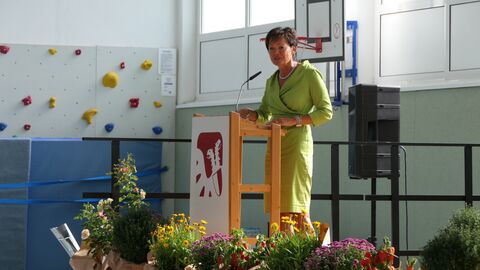 Europaministerin spricht auf der Einschulungsfeier an der Adolf-Reichwein-Schule in Friedberg
