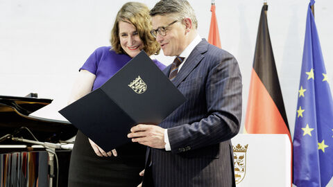 Ministerpräsident Boris Rhein hat die Direktorin des Jüdischen Museums Frankfurt, Prof. Dr. Mirjam Wenzel, mit dem Hessischen Kulturpreis 2024 ausgezeichnet 